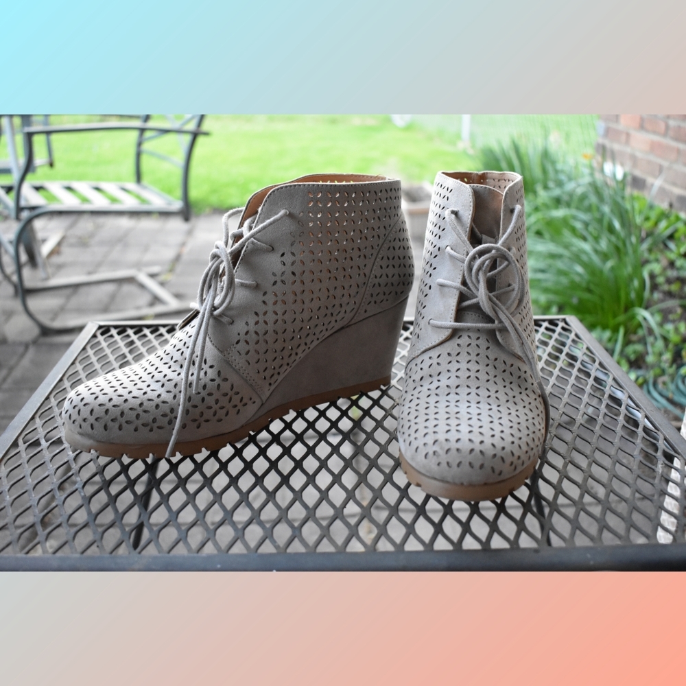 Massini Cut-out Detail Wedge Lace Up Booties Size 9